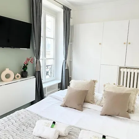 Cosy Near Opera Apartment